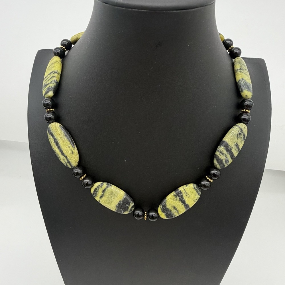 VTG Yellow Turquoise Style Serpentine Stone Beaded Necklace Large Oval